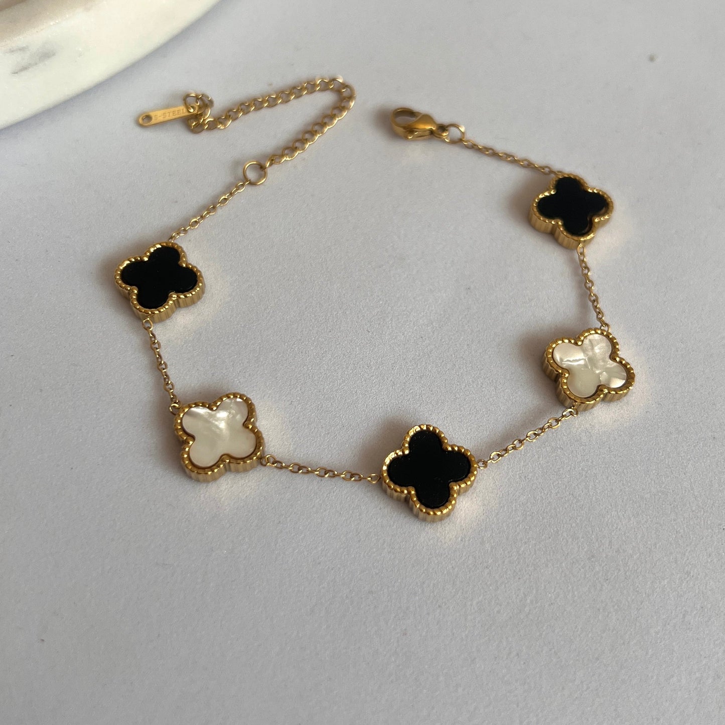 Double Sides Clove Bracelet